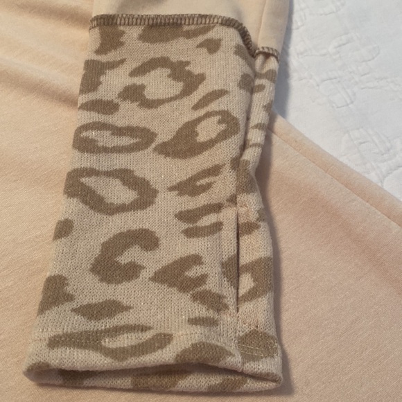 Hooded pullover - Picture 2 of 5